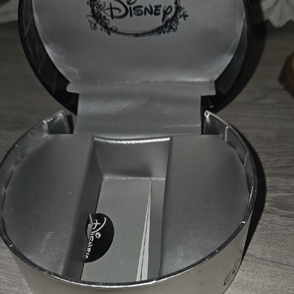 Disney Silver Charm Bracelet Mini Mouse Watch - Picture 7 of 8